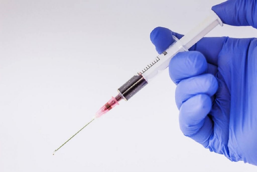 PRP tedavisinde kişinin kendi kanı alınır. Özel cihazlar kullanılarak platelet hücreleri kanın sıvı kısmından ayrıştırılır. Böylece platelet konsantrasyonu yükseltilir.