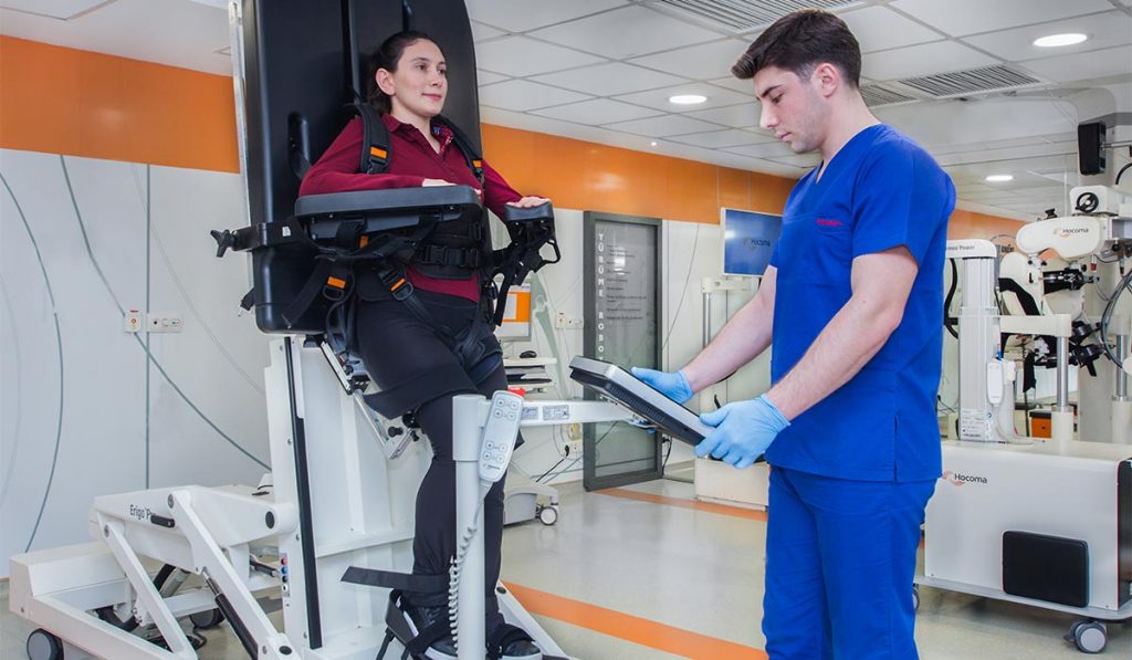 Felçli hastalar için felçte tedavi süreci kapsamında çeşitli rehabilitasyon teknikleri tanımlanmıştır fakat birini diğerine üstün tutan bilimsel kanıt henüz yoktur.
