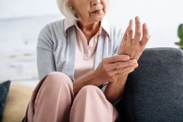 Romatoid Artrit (İltihaplı Romatizma) Belirtileri Nelerdir?